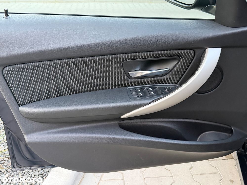 BMW Seria 3 316i - 22