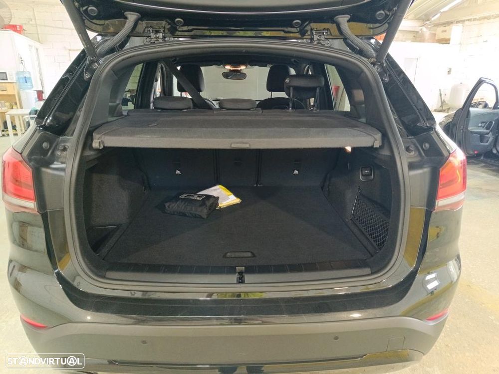 BMW X1 25 e xDrive Corporate Edition - 12