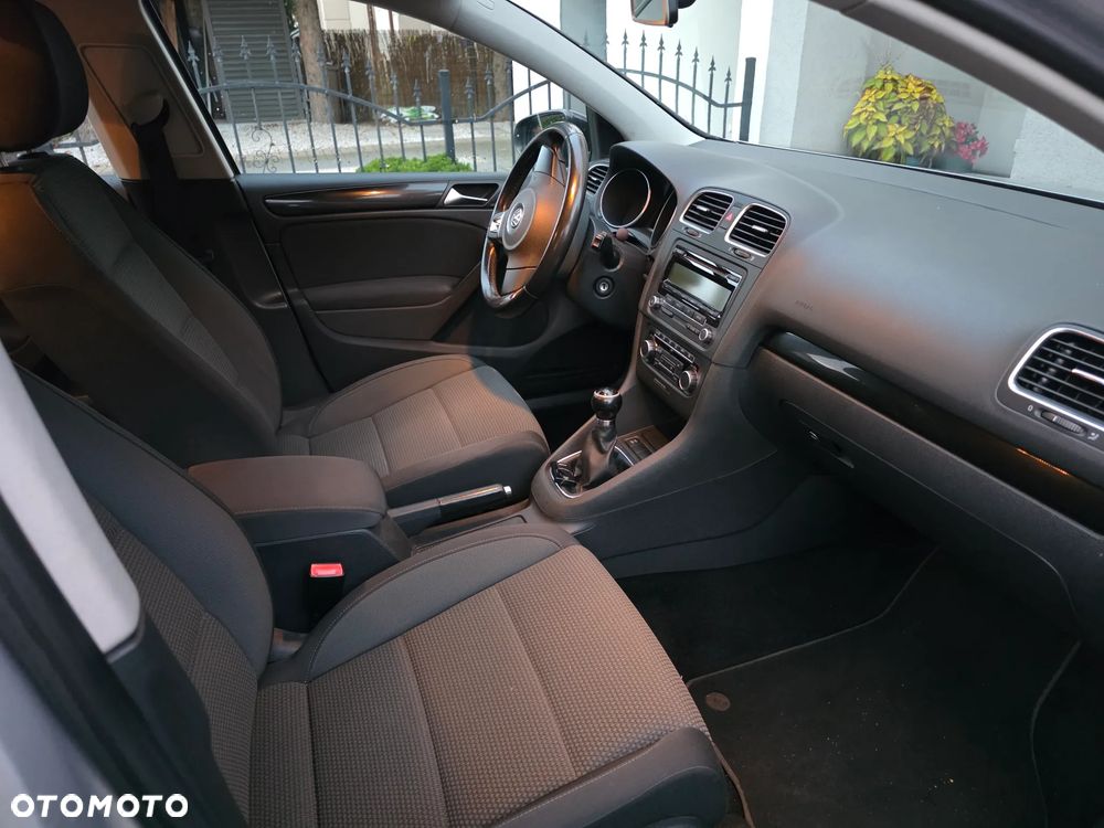 Volkswagen Golf 2010 photo 4