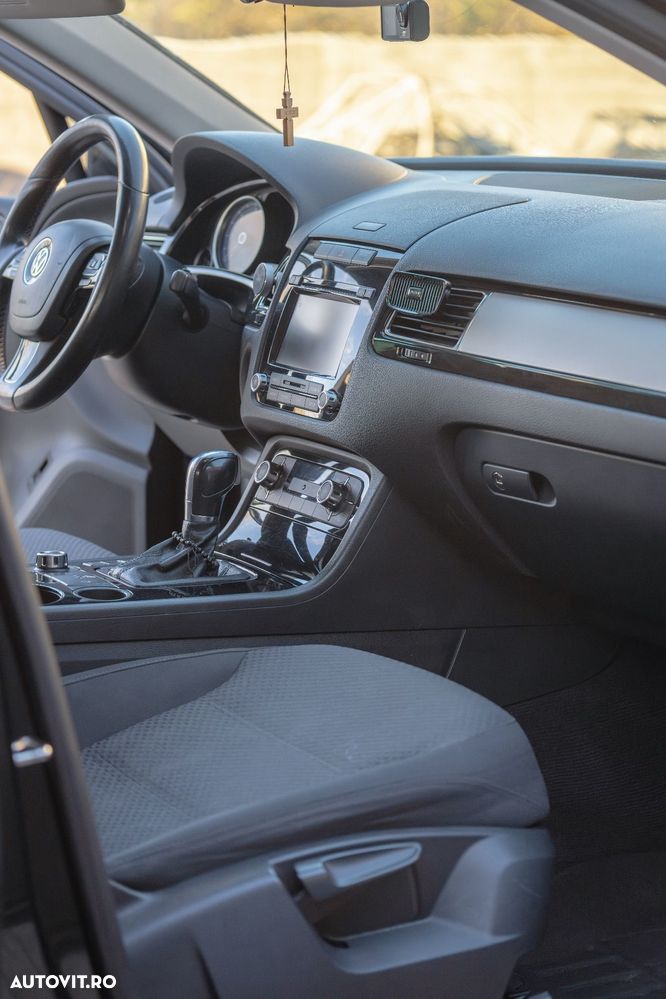 Volkswagen Touareg - 12