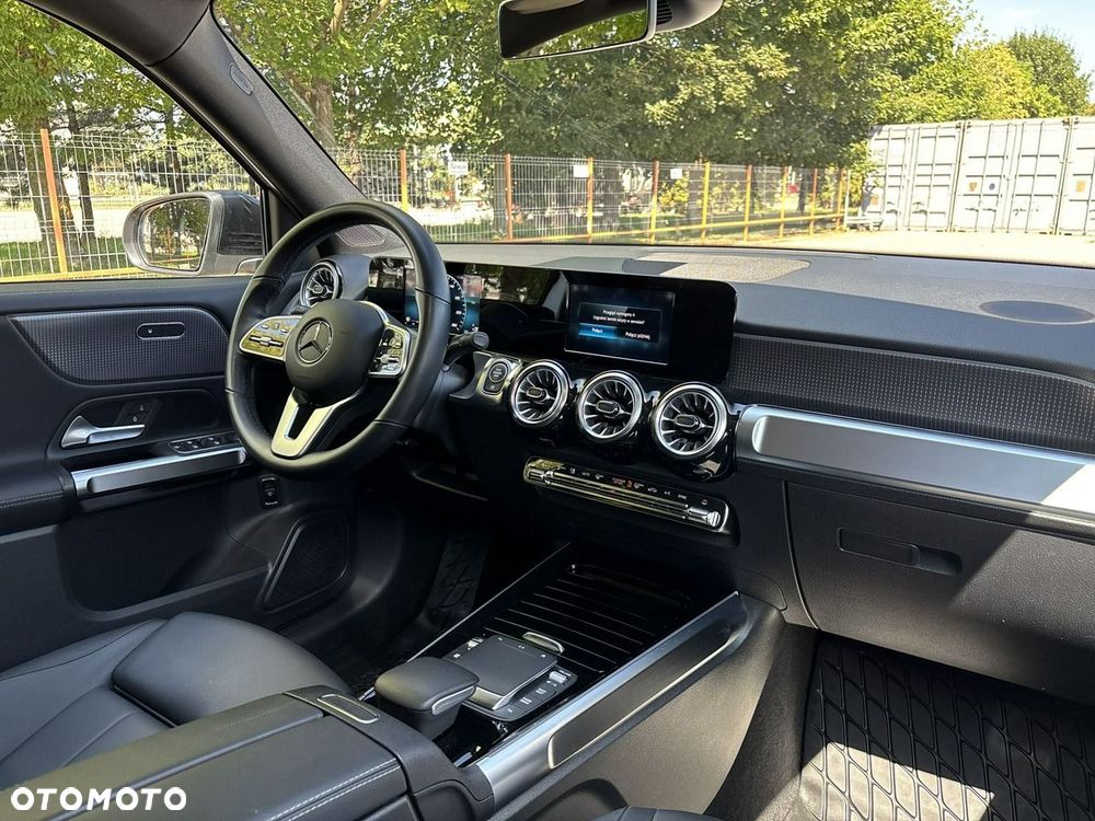 Mercedes-Benz GLB 250 4-Matic 8G-DCT - 15