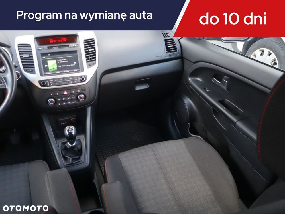 Kia Venga - 10