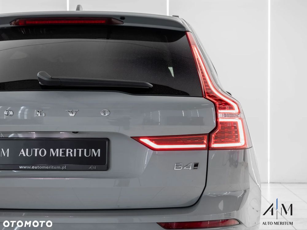 Volvo XC 60 B4 D AWD Plus Dark - 12