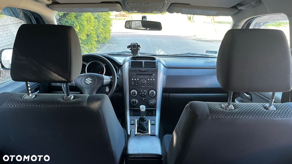 Suzuki Grand Vitara 2.0 Comfort + - 23