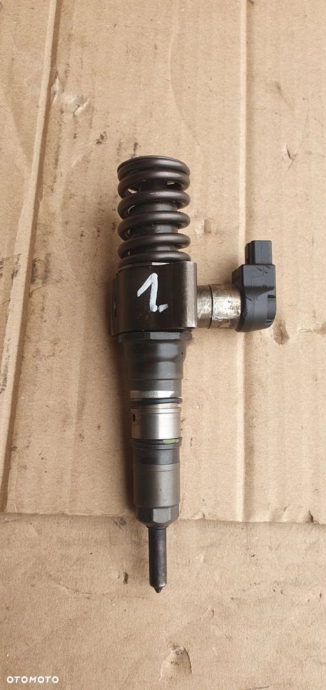 Wtrysk wtryskiwacz paliwa VW Passat B6 2.0 TDI 03G130079M - 1