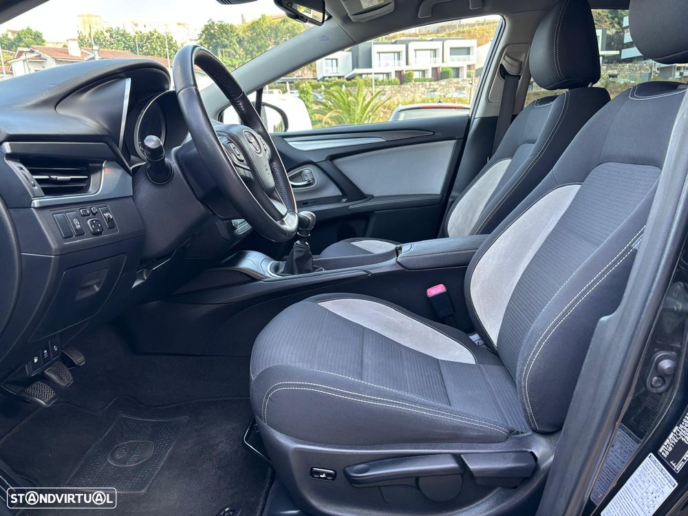 Toyota Avensis SD 2.0 D-4D Exclusive+GPS - 6