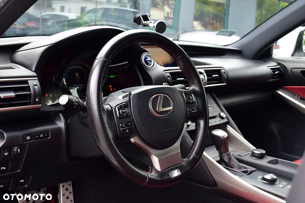 Lexus IS 300h F Sport Edition - 4