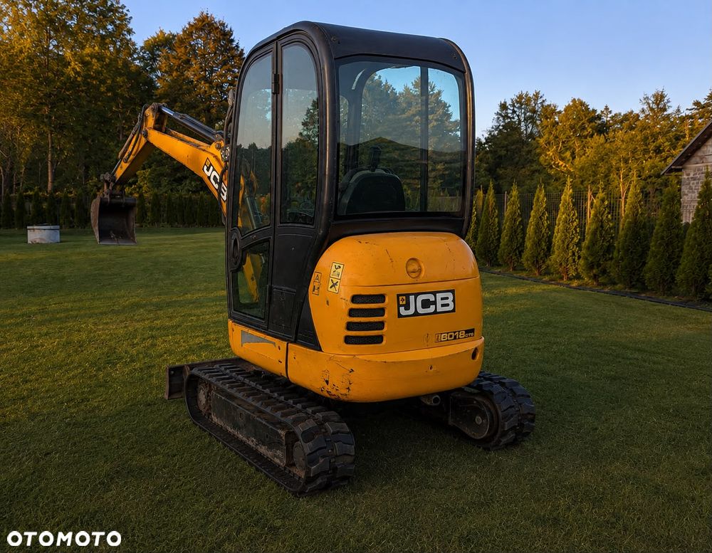 JCB 8018 - 7