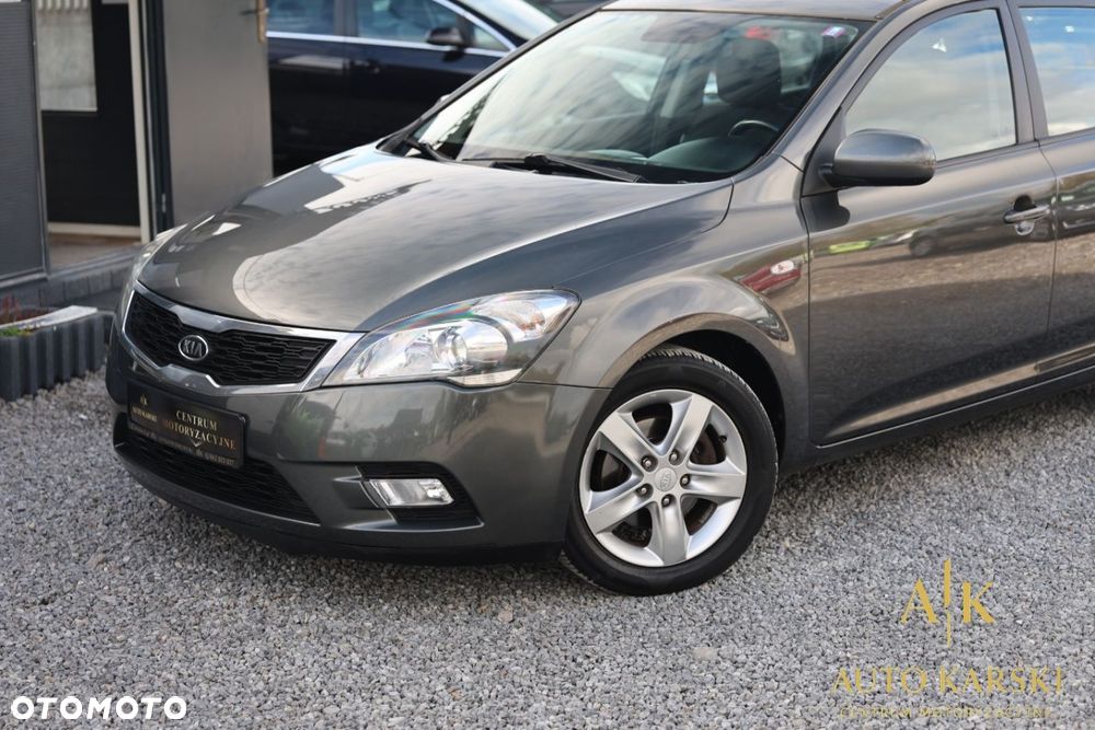 Kia Ceed - 9