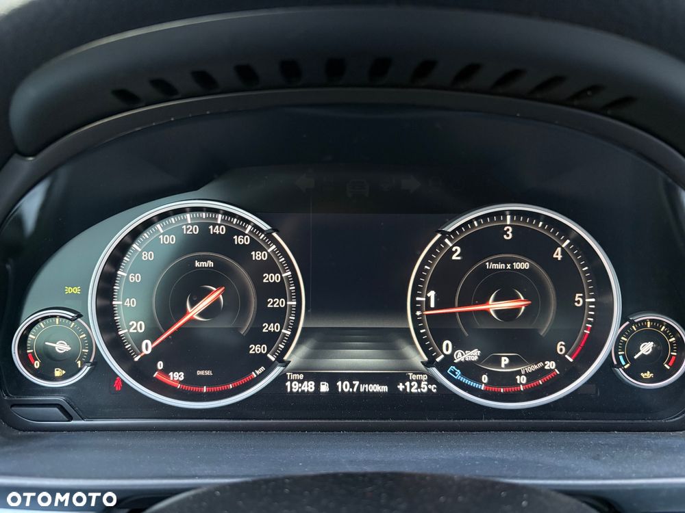 BMW Seria 5 525d Sport-Aut Modern Line - 12