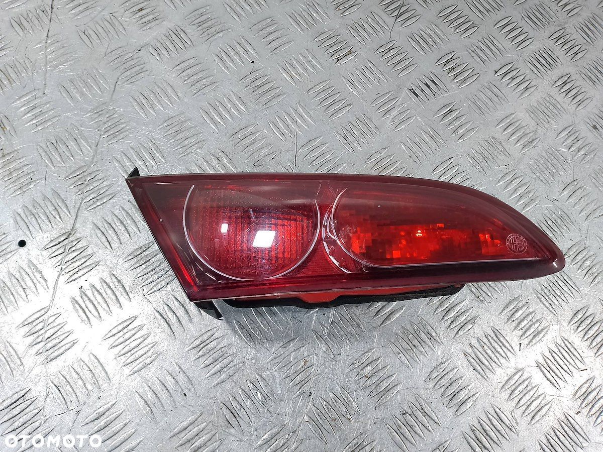 LAMPA TYLNA LEWA W KLAPE ALFA ROMEO 159 939562302 SEDAN - 1