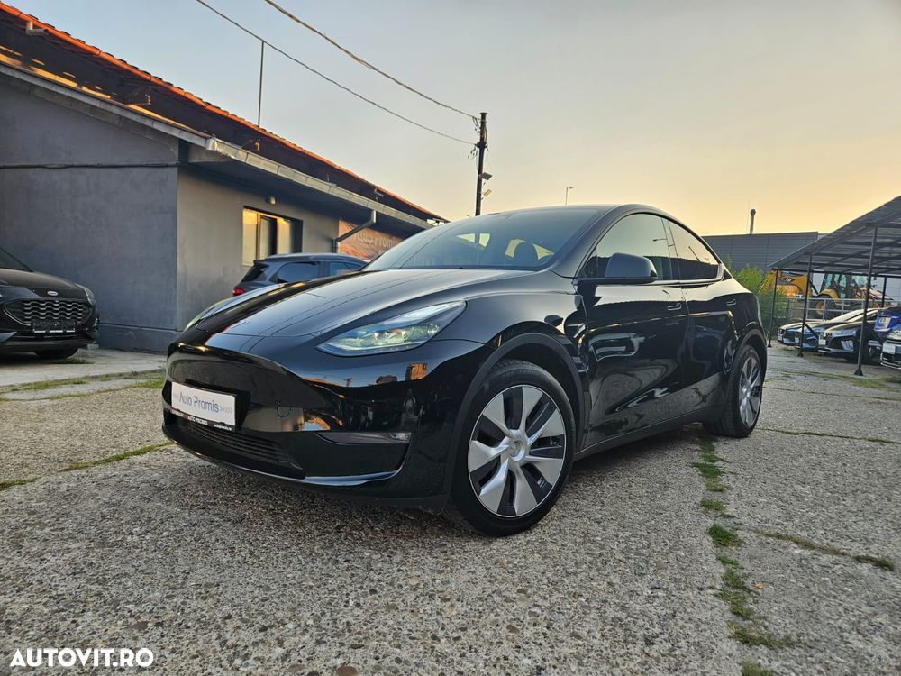 Tesla Model Y Long Range Dual Motor AWD - 3
