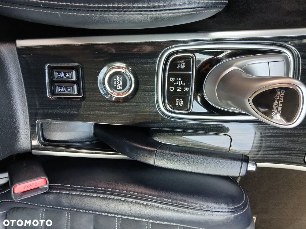 Mitsubishi Outlander 2.0 4WD Plug-In Hybrid Top - 14