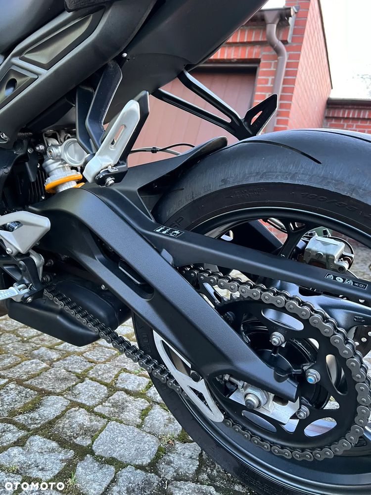Triumph Street Triple - 13