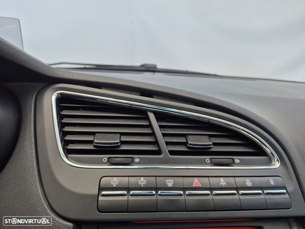 Peugeot 5008 1.6 HDi Executive JLL17 - 16