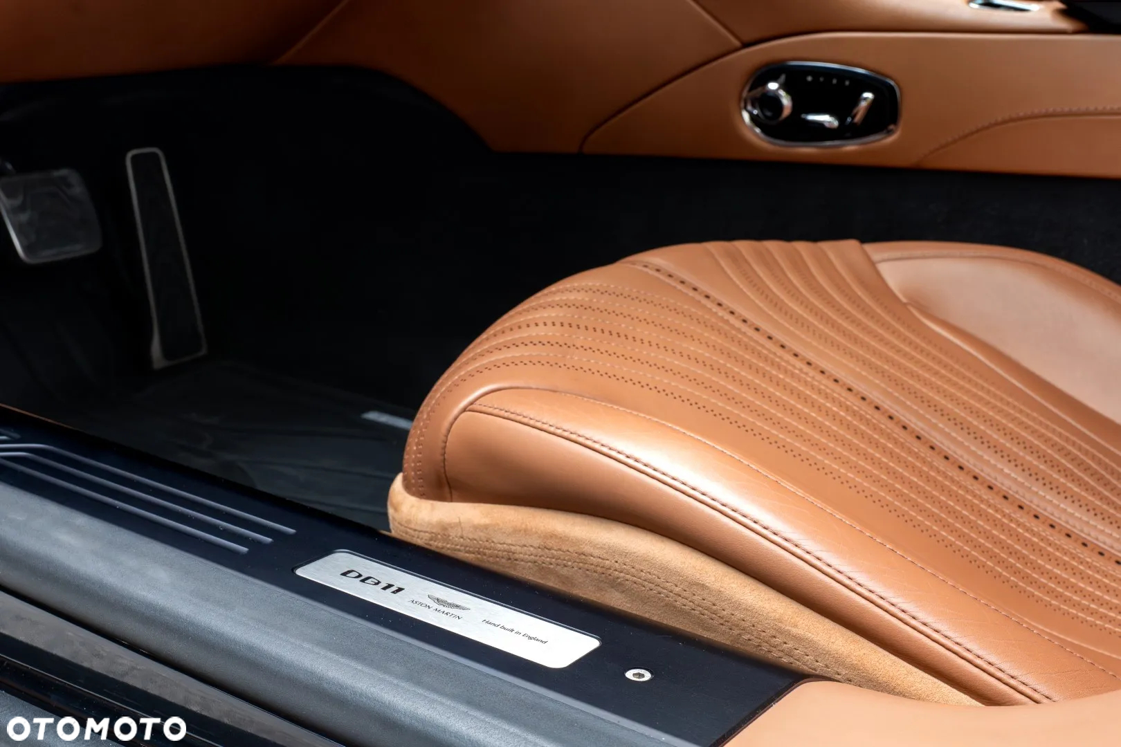 Aston Martin DB11 Standard - 23