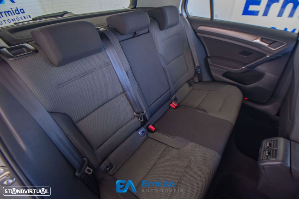 VW Golf 1.6 TDi Confortline DSG - 17