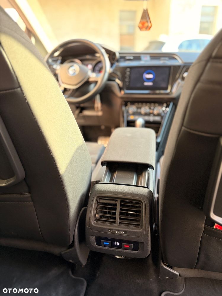 Volkswagen Touran - 12