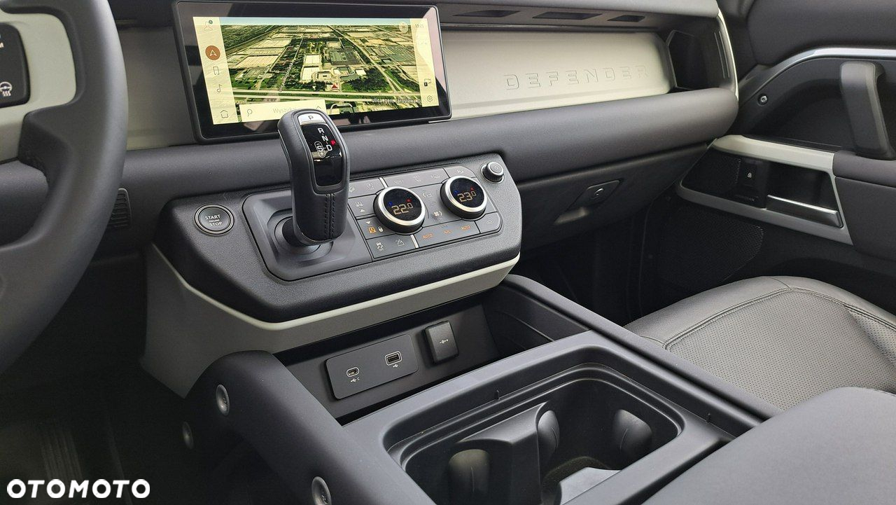 Land Rover Defender - 31