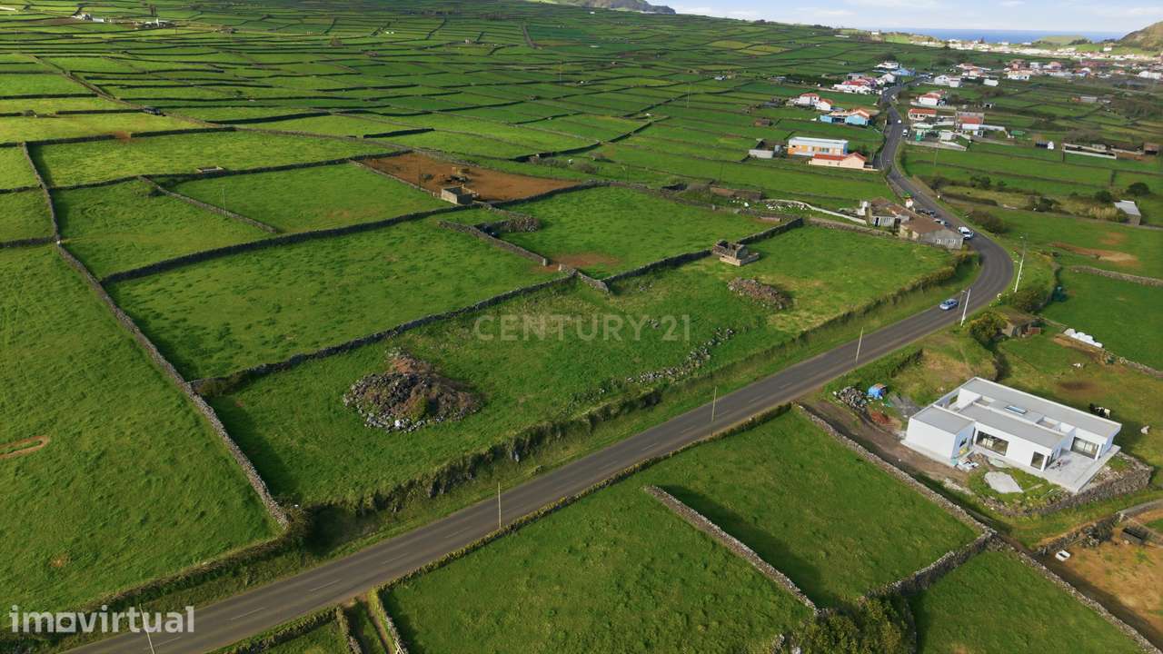 Lote Urbano n ° 3 para Construção – Vila de São Sebastião, Ilha Tercei - Grande imagem: 2/5