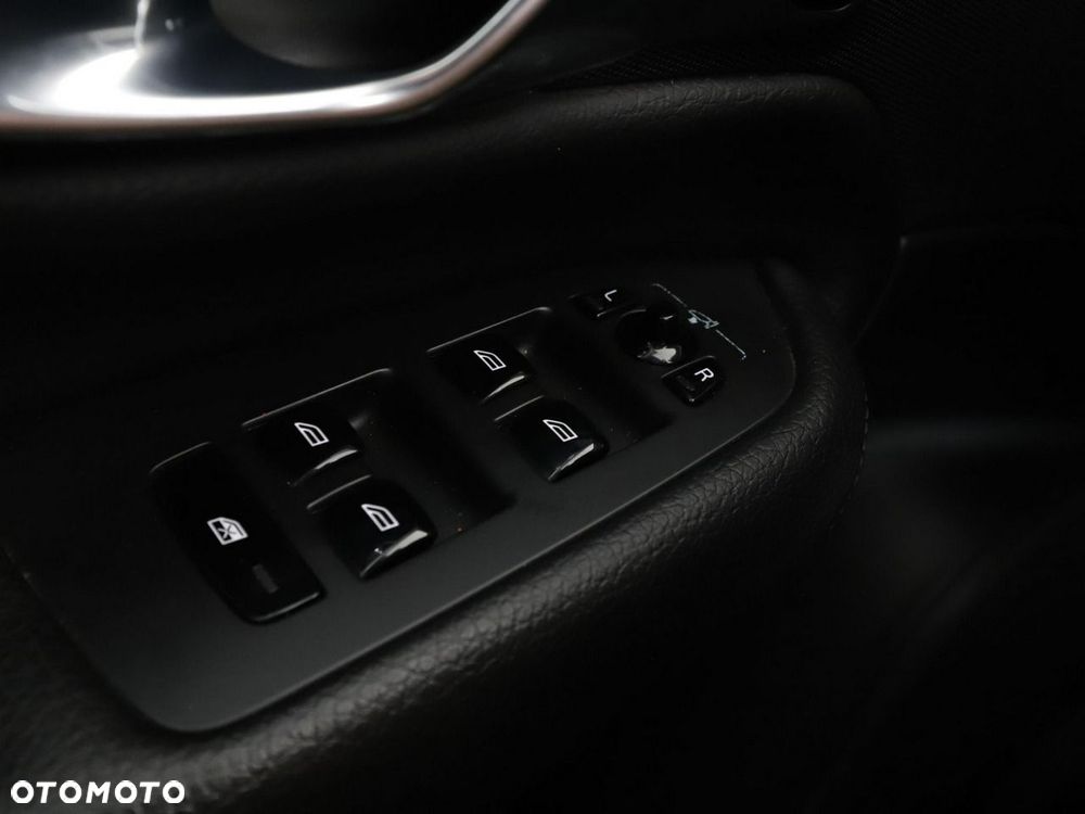 Volvo XC 90 B5 D AWD Momentum 7os - 35