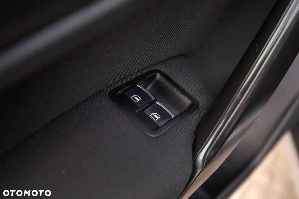 Volkswagen Caddy 2.0 TDI Comfortline - 28