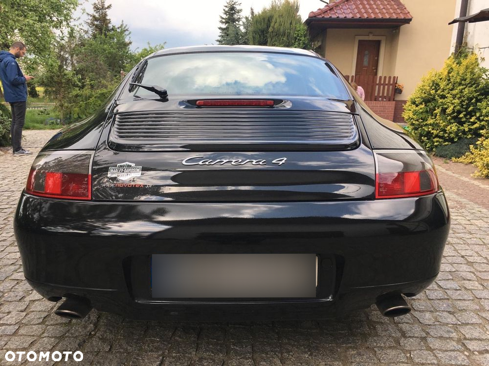 Porsche 911 Carrera - 2