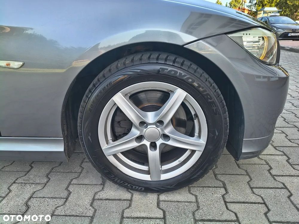 BMW Seria 3 320d DPF Edition Sport - 14