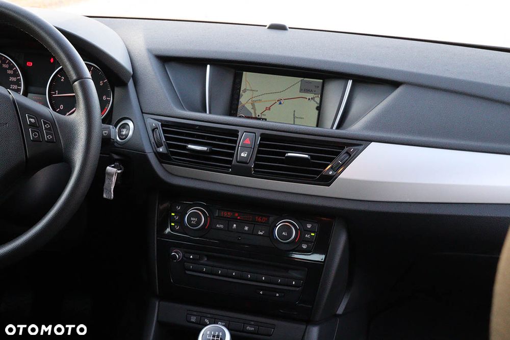 BMW X1 sDrive20i xLine - 33