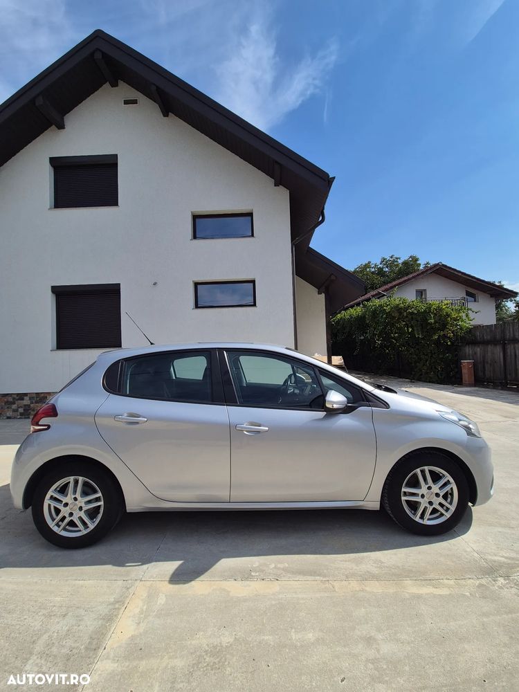 Peugeot 208 1.2 L PureTech Active - 5