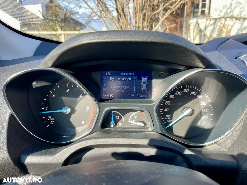 Ford Kuga 2.0 TDCi Powershift 4WD Titanium - 4