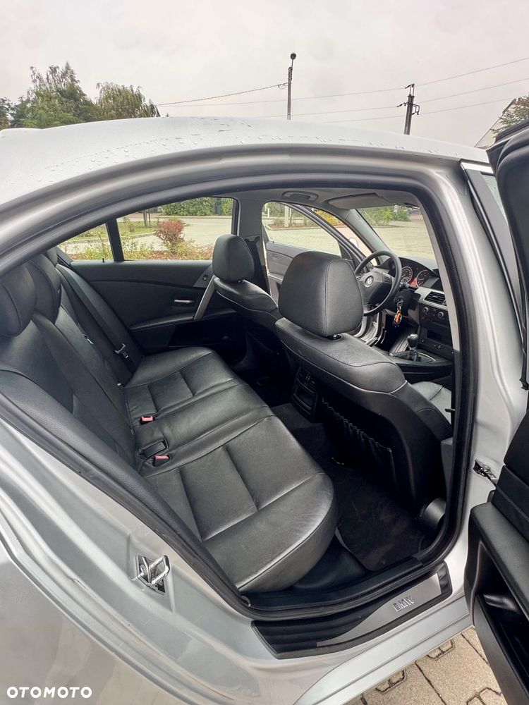 BMW Seria 5 525i - 11