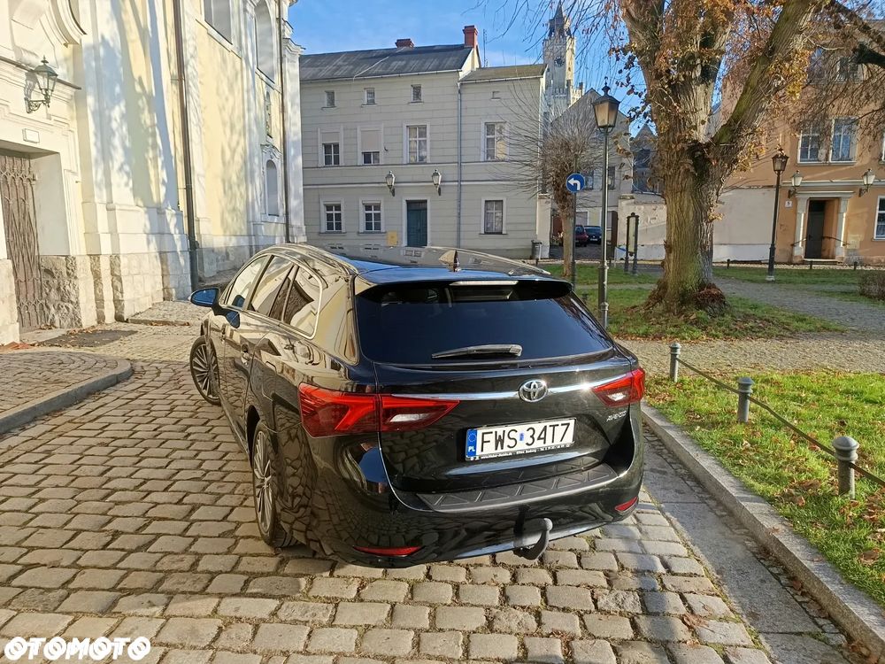 Toyota Avensis 1.8 Premium - 22