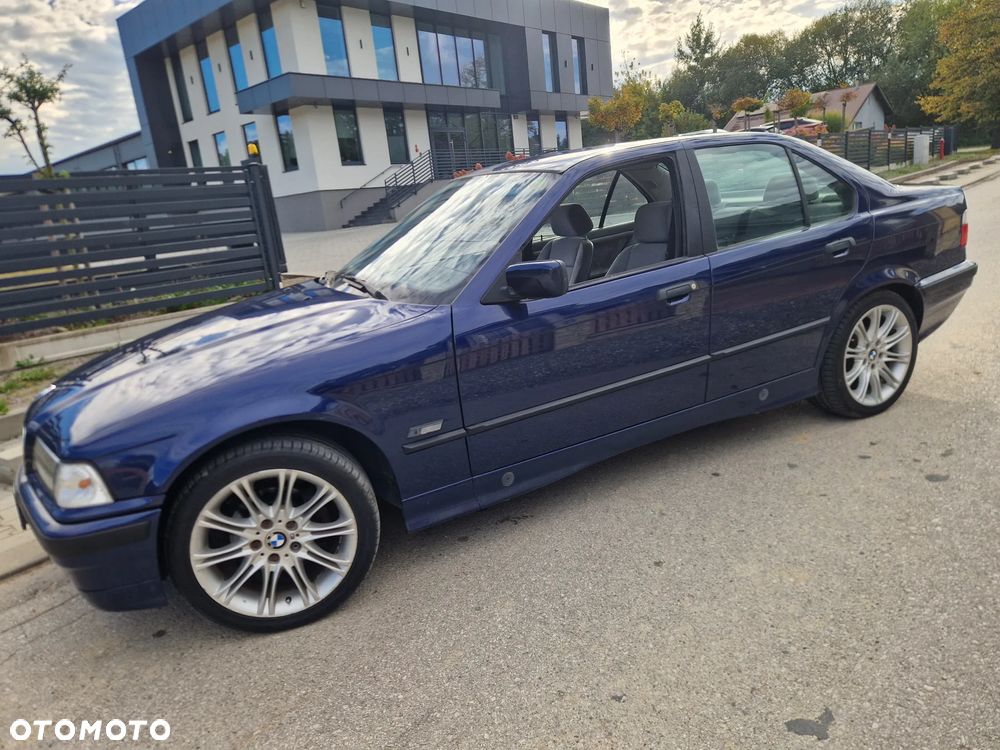 BMW Seria 3 318i - 30