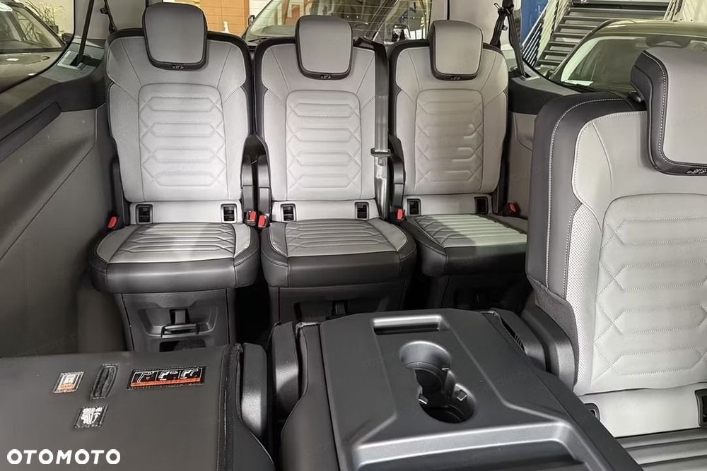 Ford Tourneo Custom - 11