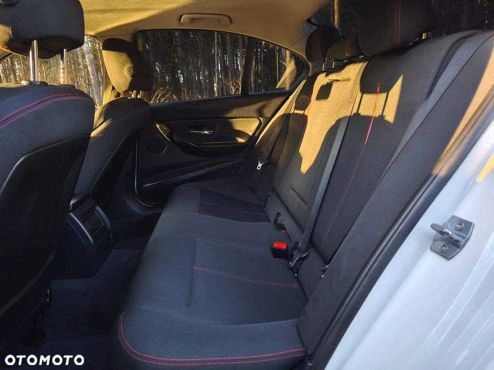 BMW Seria 3 318d Blue Performance Sport Line - 16