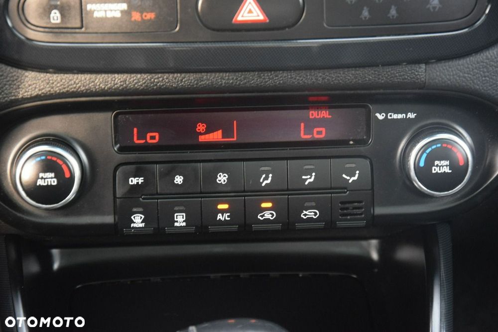 Kia Carens - 34