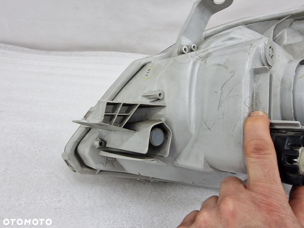 TOYOTA LAND CRUISER / LANDCRUISER 03-08 PRAWA LAMPA PRZEDNIA PRZÓD , NR KOITO 60-95 , NR AUKCJI LL258 - 19