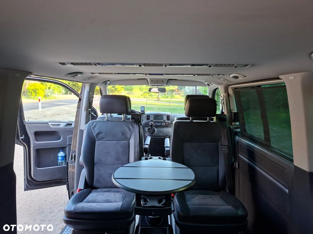 Volkswagen Multivan - 12