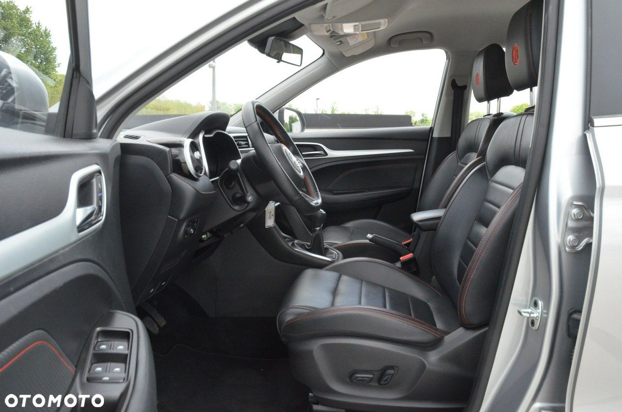 MG ZS - 33