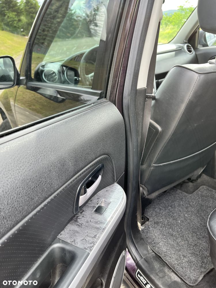 Suzuki Grand Vitara 2.4 De Luxe - 23