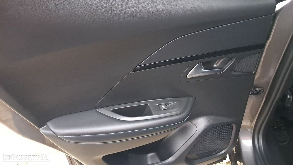 Peugeot 2008 PureTech 130 Allure Pack - 25