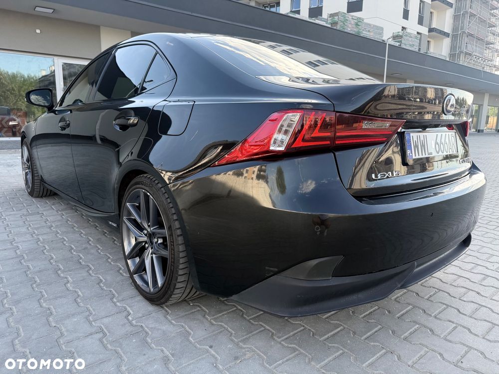 Lexus IS - 4