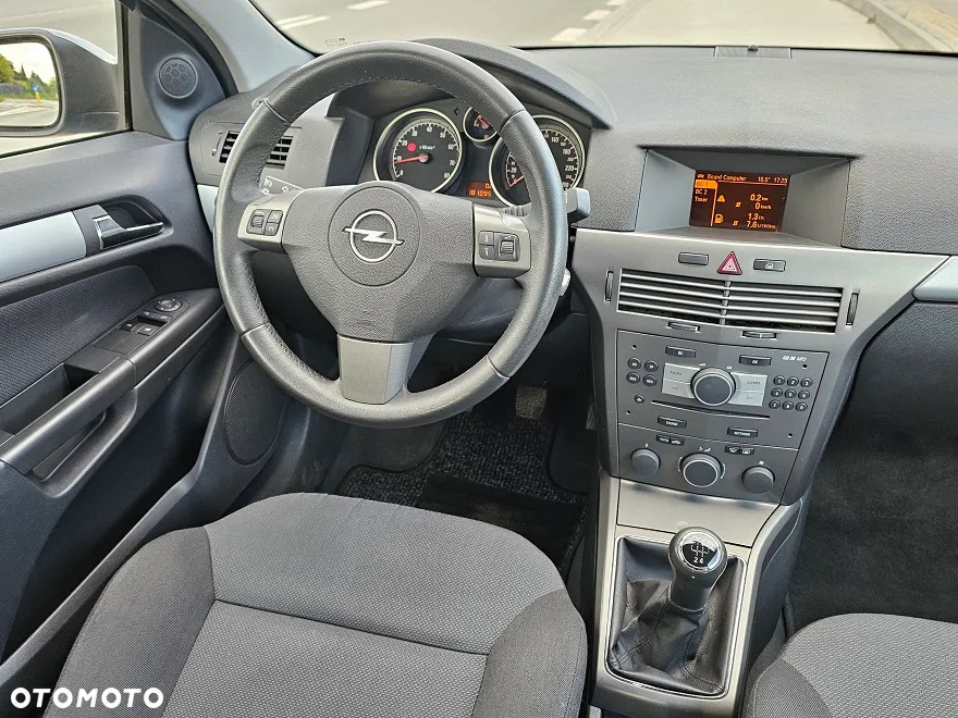 Opel Astra GTC 1.6 Edition Plus - 20