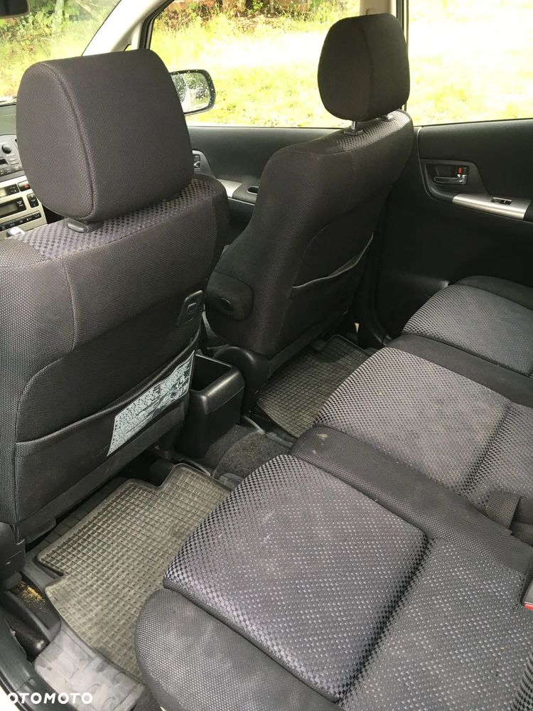 Toyota Corolla Verso 2.0 D-4D - 16