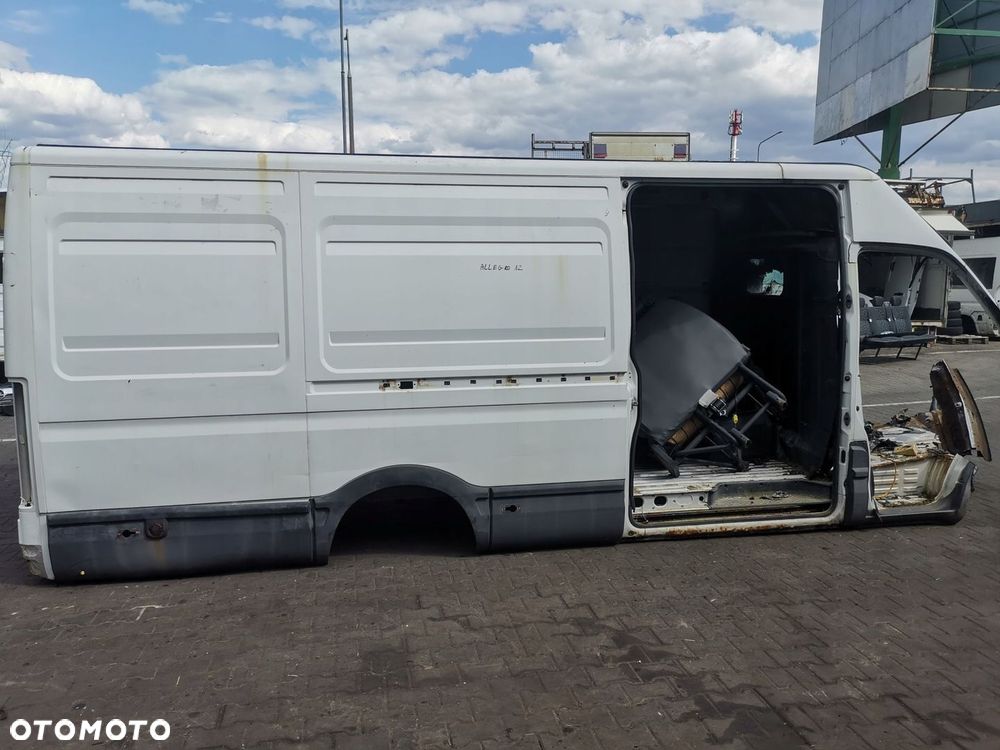BOK Prawy POSZYCIE IVECO DAILY MAX 2006- - 1