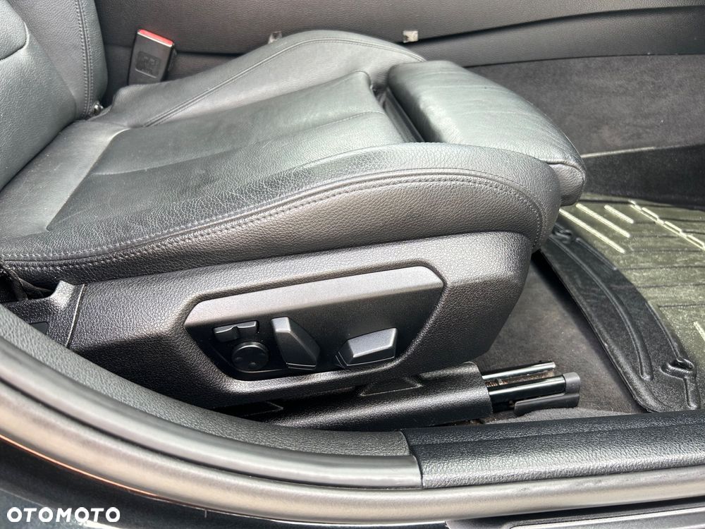 BMW Seria 3 335i xDrive Edition Sport - 12