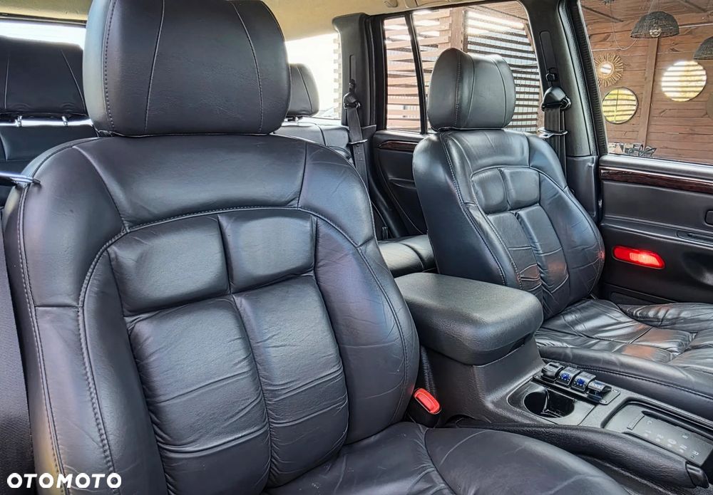 Jeep Grand Cherokee - 14