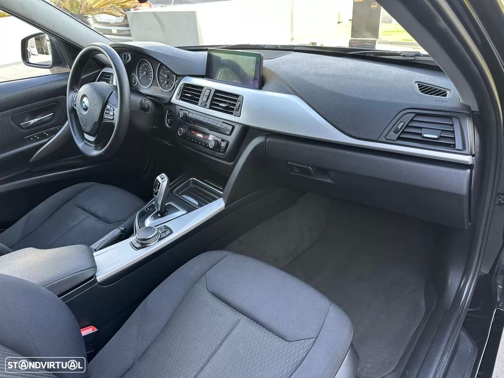BMW 320 d EfficientDynamics Line Sport Auto - 37