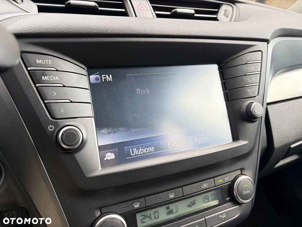 Toyota Avensis 2.0 Premium MS - 24